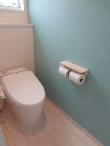 Web内覧会 ２階トイレ 洗面 白い床が素敵な北欧風トイレ 30坪のカイテキハウス